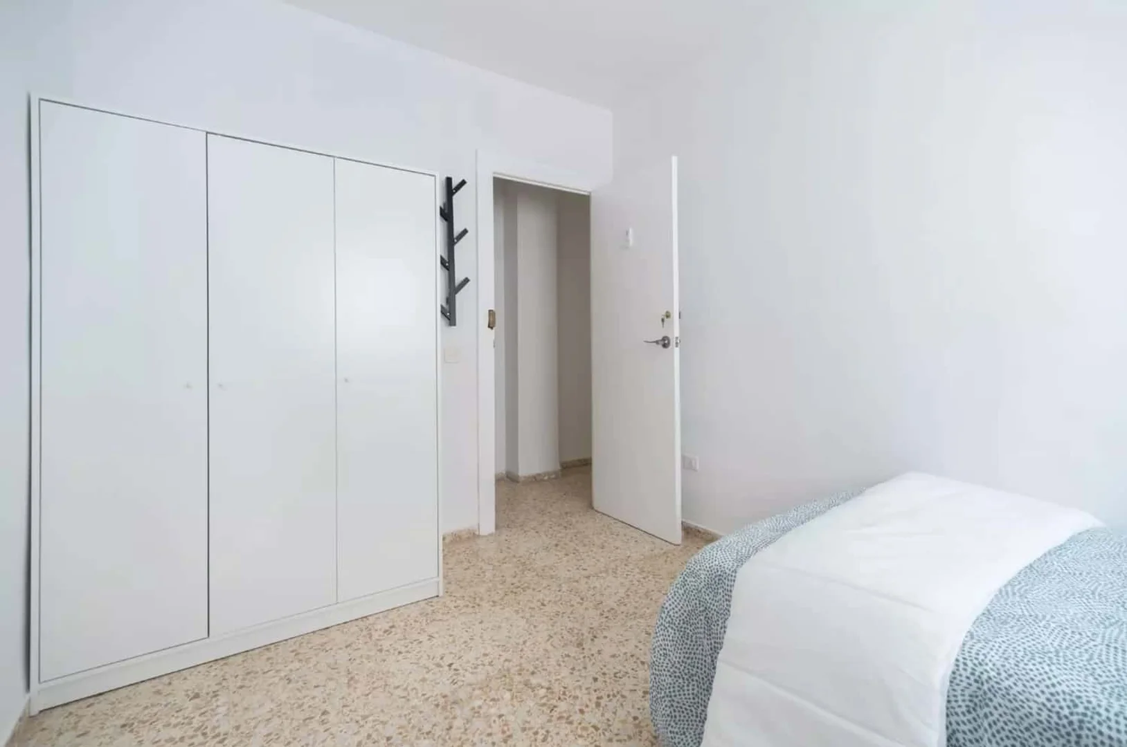 Comfortable and spacious student room in