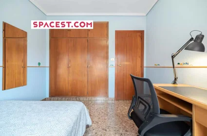 Private room at Carrer del Ceramista Godofredo Buenosaires, 3, 12005 Castelló de la Plana, Castelló, Spain, image 1 of 10