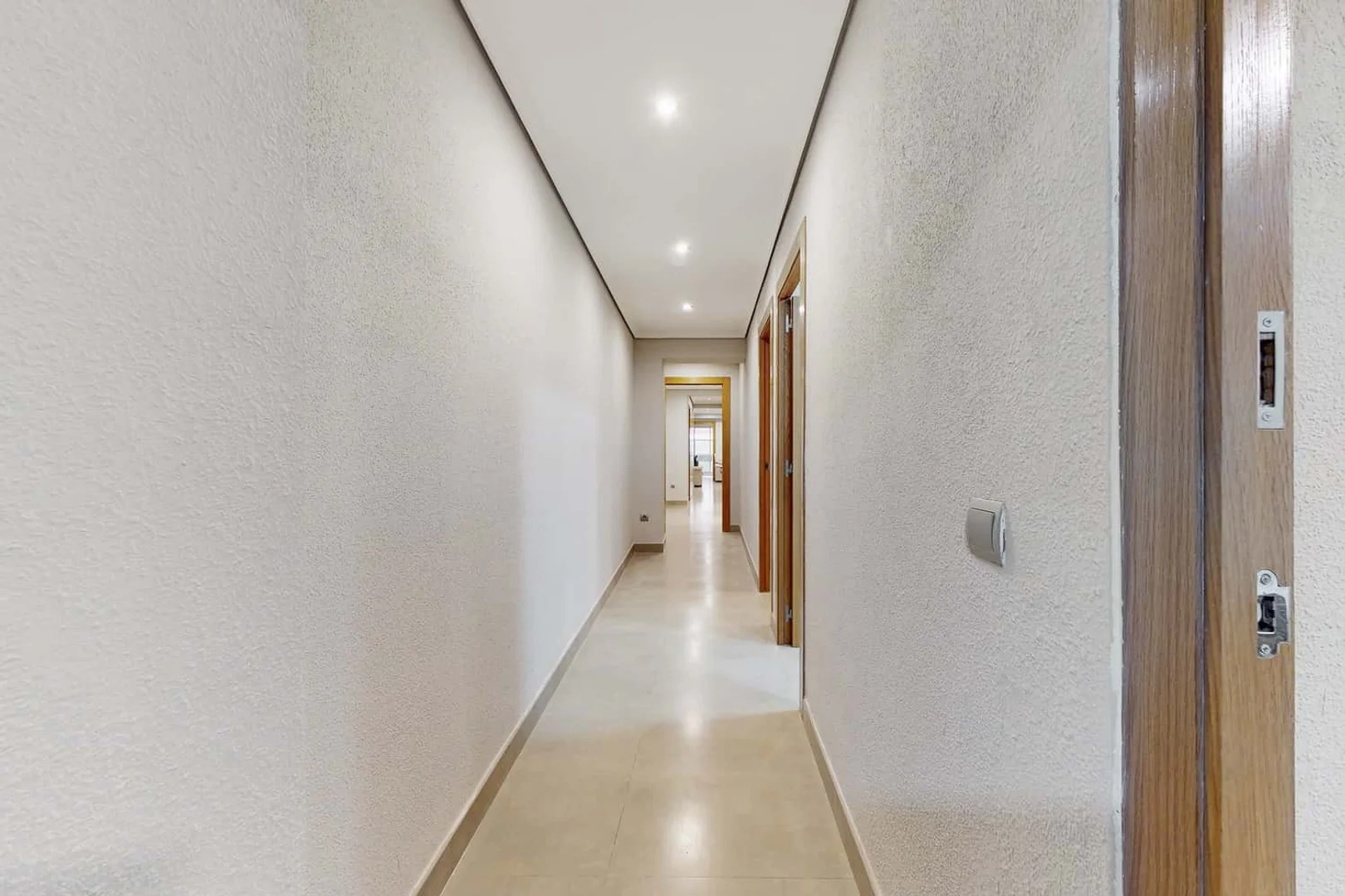 Habitación estudiantil amplia y cómoda en 