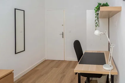 Private room at C. de Mariano Barbasán, 12, 50006 Zaragoza, Spain, image 2 of 33
