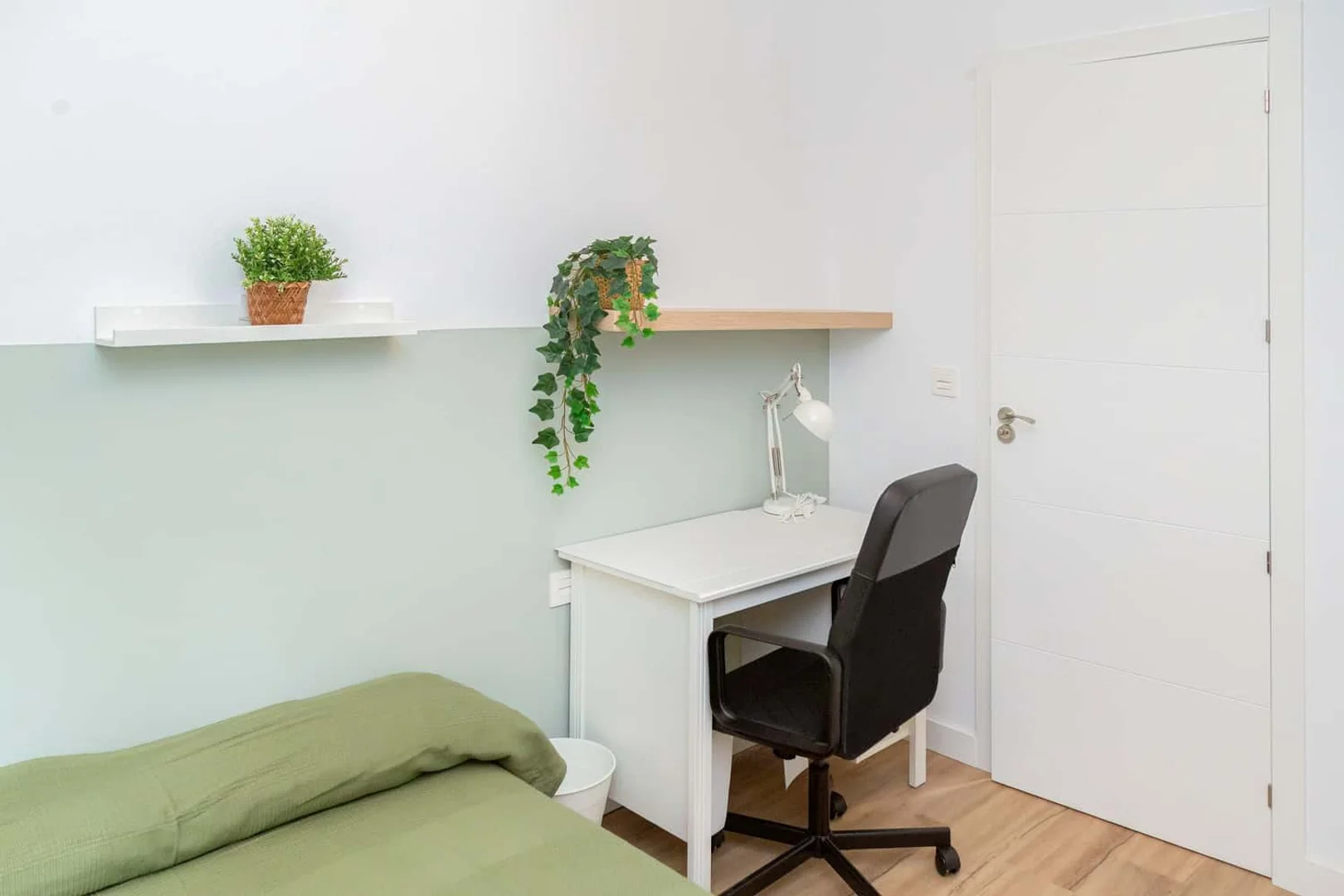 Habitación estudiantil amplia y cómoda en 