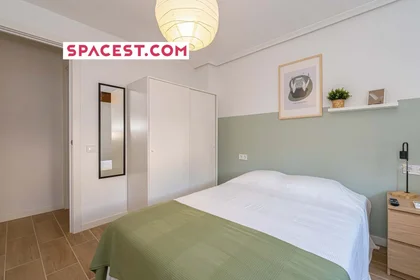 Private room at C. Capitán Hernández Mira, 33, 2º puerta 1, 03004 Alicante (Alacant), Alicante, Spain, image 1 of 10