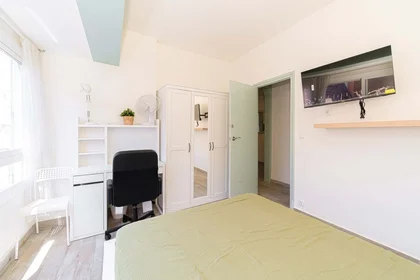 Habitación privada muy luminosa en {area}