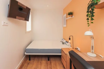 Özel oda konumu Carrer de Santa Teresa, 44, 3º puerta 2, 43201 Reus, Tarragona, Spain, 2 49 görüntüsü