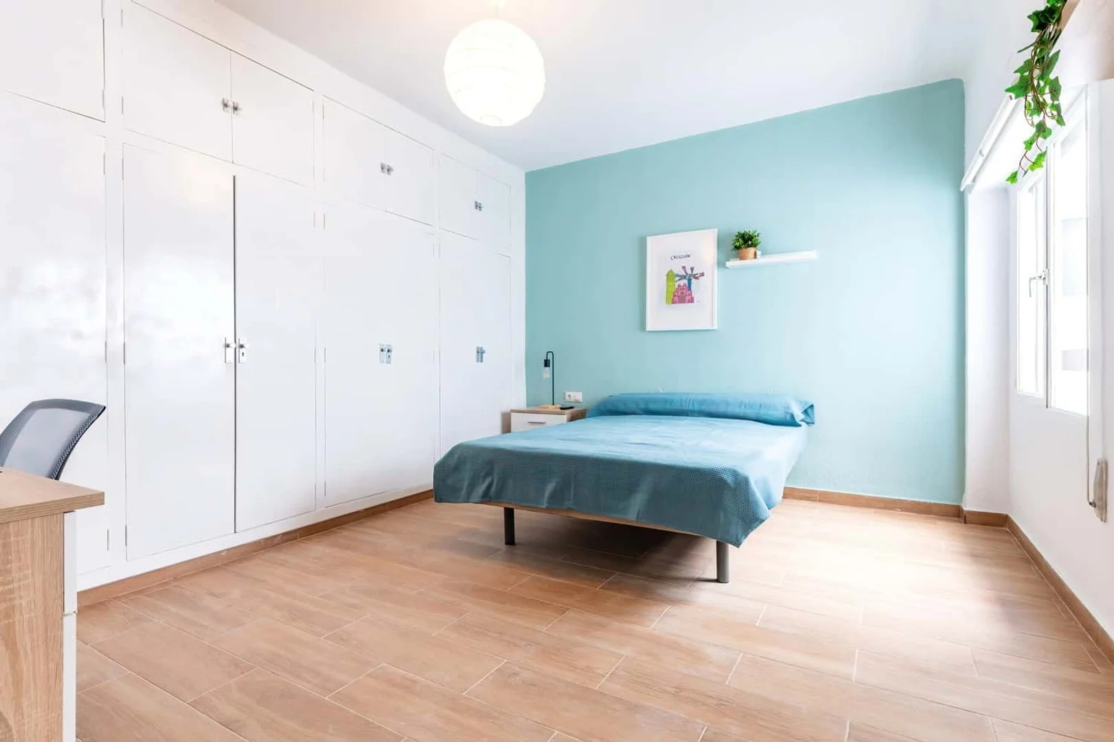 Habitación estudiantil económica cerca del campus en