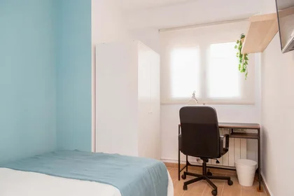 Quarto privado em C. de Las Navas de Tolosa, 46, 3º puerta a, Delicias, 50010 Zaragoza, Spain, imagem 1 de 35