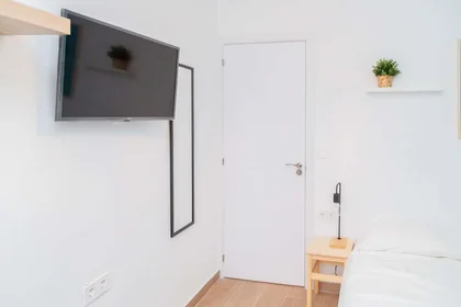 Quarto privado em C. de Las Navas de Tolosa, 46, 3º puerta a, Delicias, 50010 Zaragoza, Spain, imagem 2 de 35