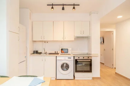 Quarto privado em C. de Las Navas de Tolosa, 46, 3º puerta a, Delicias, 50010 Zaragoza, Spain, imagem 15 de 35