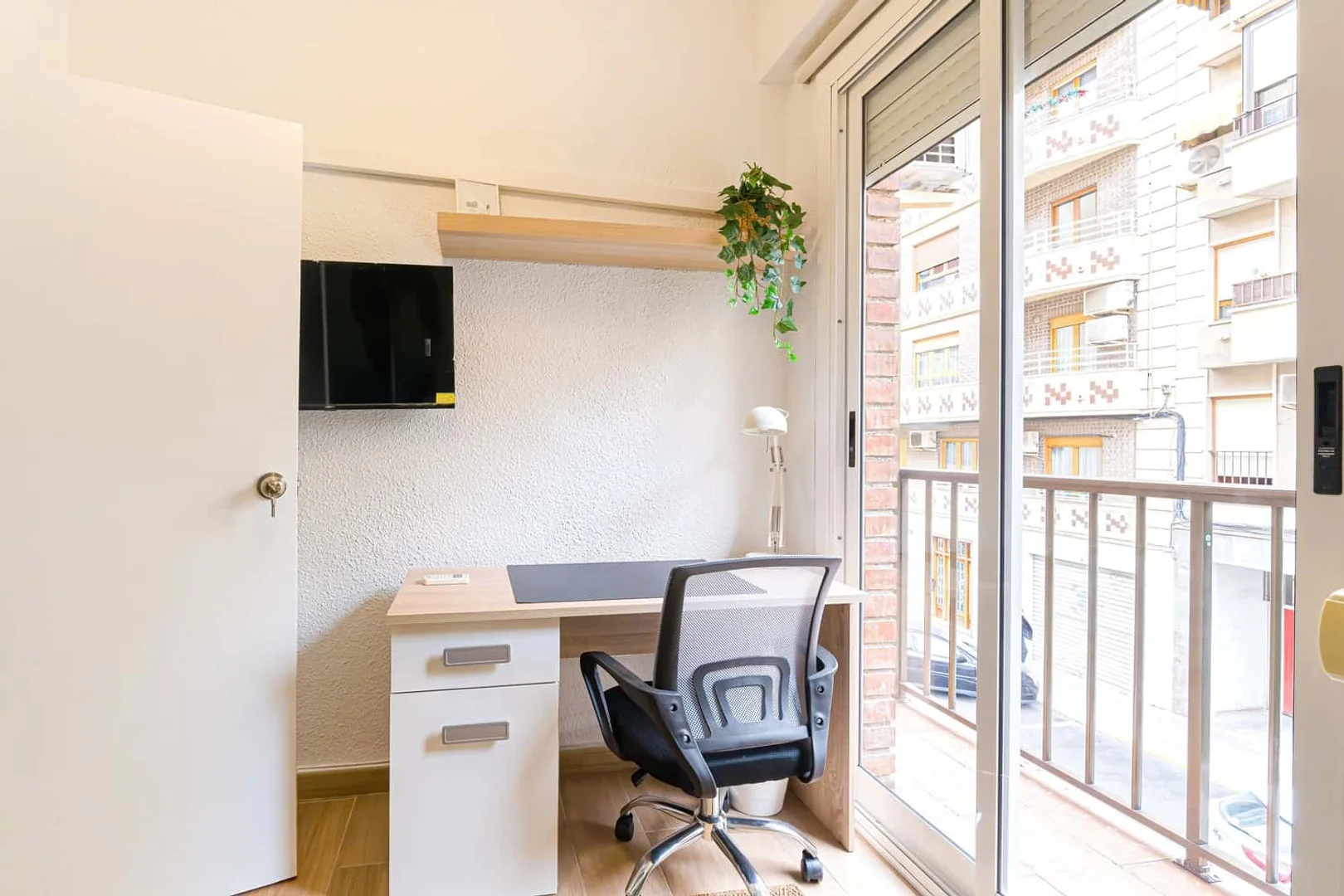 Student-friendly room in  with modern amenities