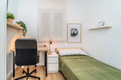 Private room at C. Lepanto, 6, 1º e, 47005 Valladolid, Spain, image 2 of 37