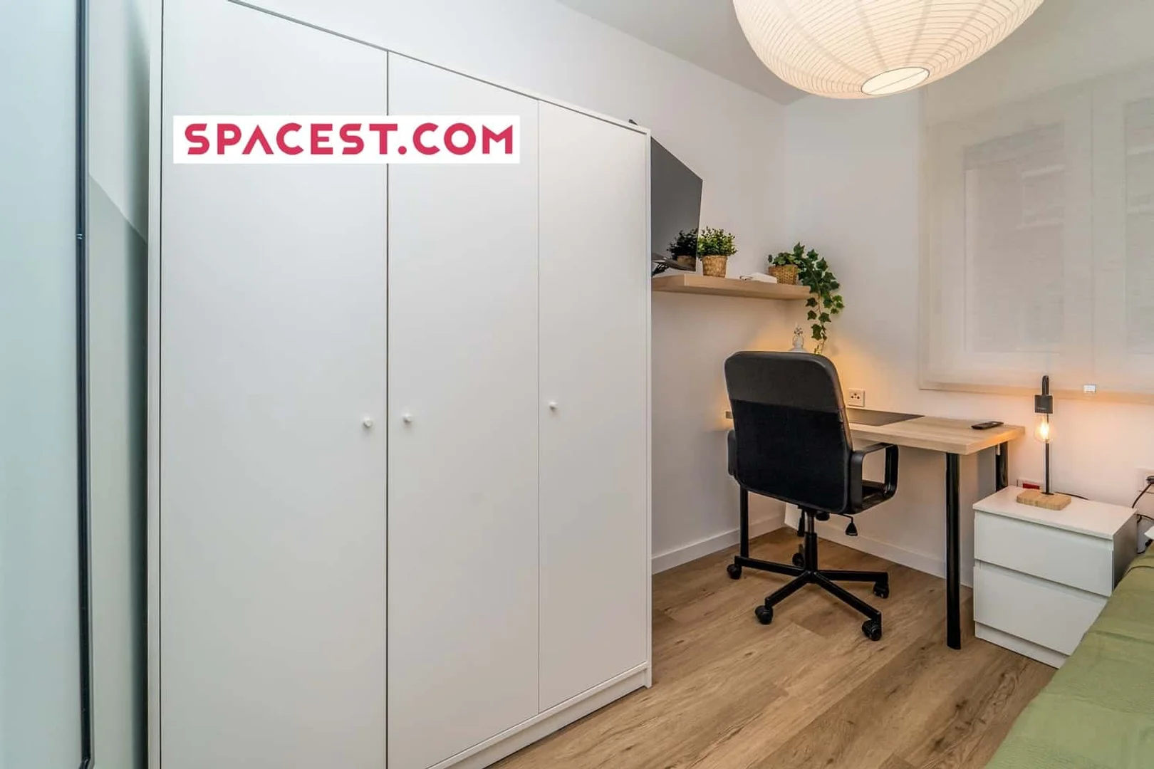 Economical student room with convenient location in 