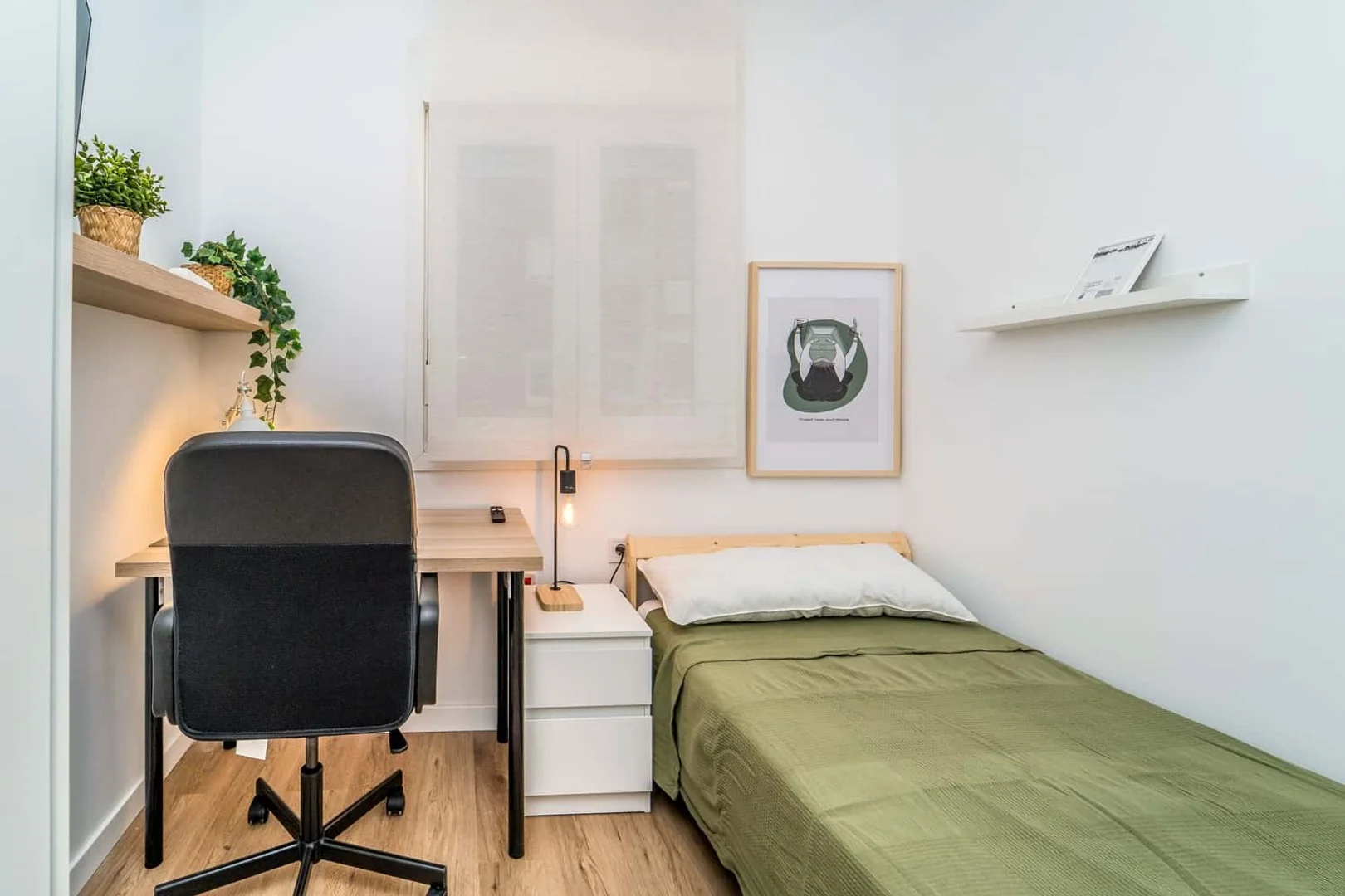 Comfortable and spacious student room in 
