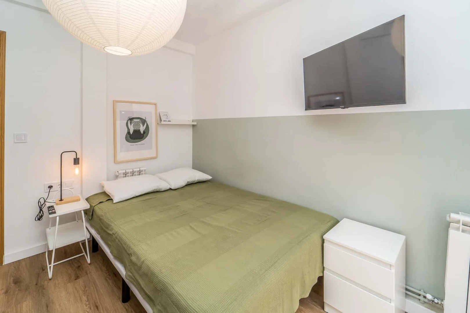 Chambre conviviale pour les étudiants dans  avec des équipements modernes