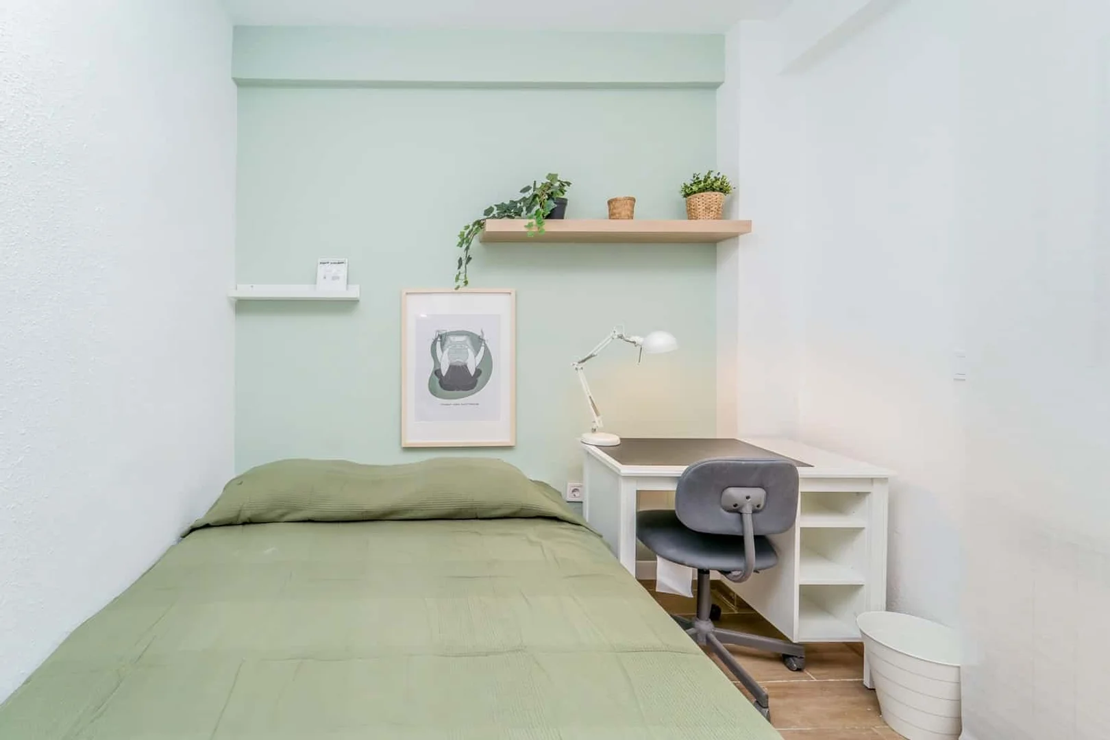 Chambre d'étudiant économique avec emplacement pratique dans