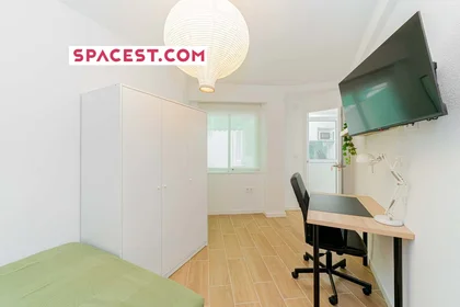 Private room at C. de Torres Quevedo, Alacant, Alicante, Spain, image 1 of 10