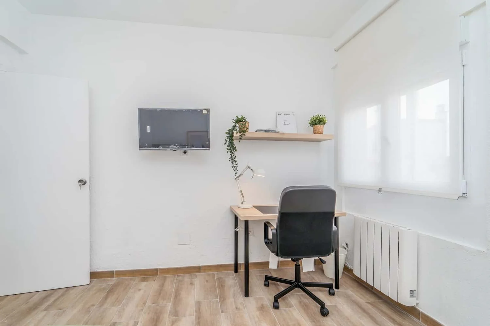 Economical student room with convenient location in 