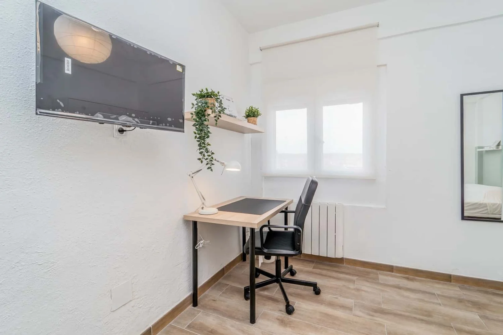 Comfortable and spacious student room in 