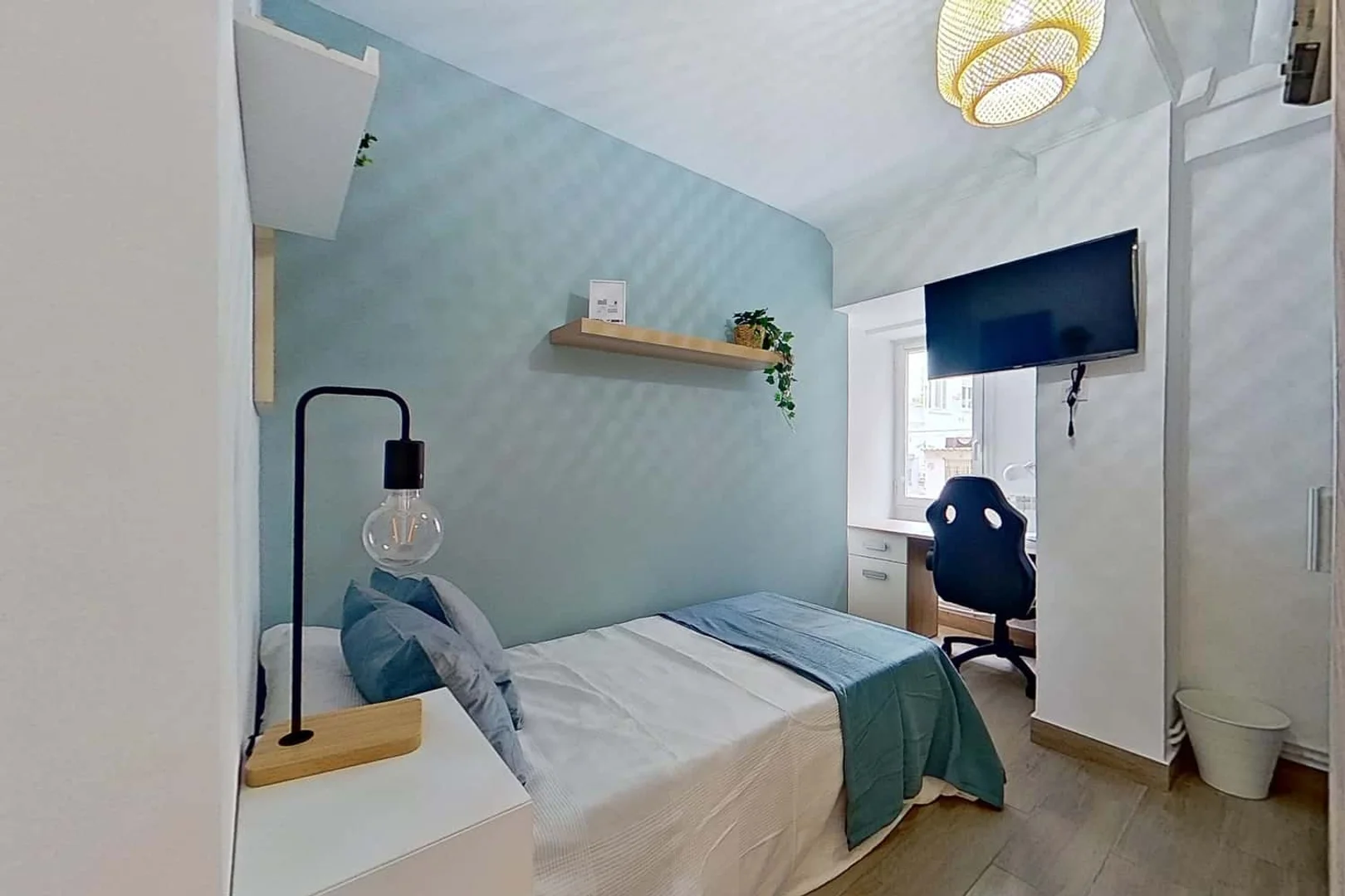 Habitación en apartamento estudiantil en alquiler en , completamente amueblado