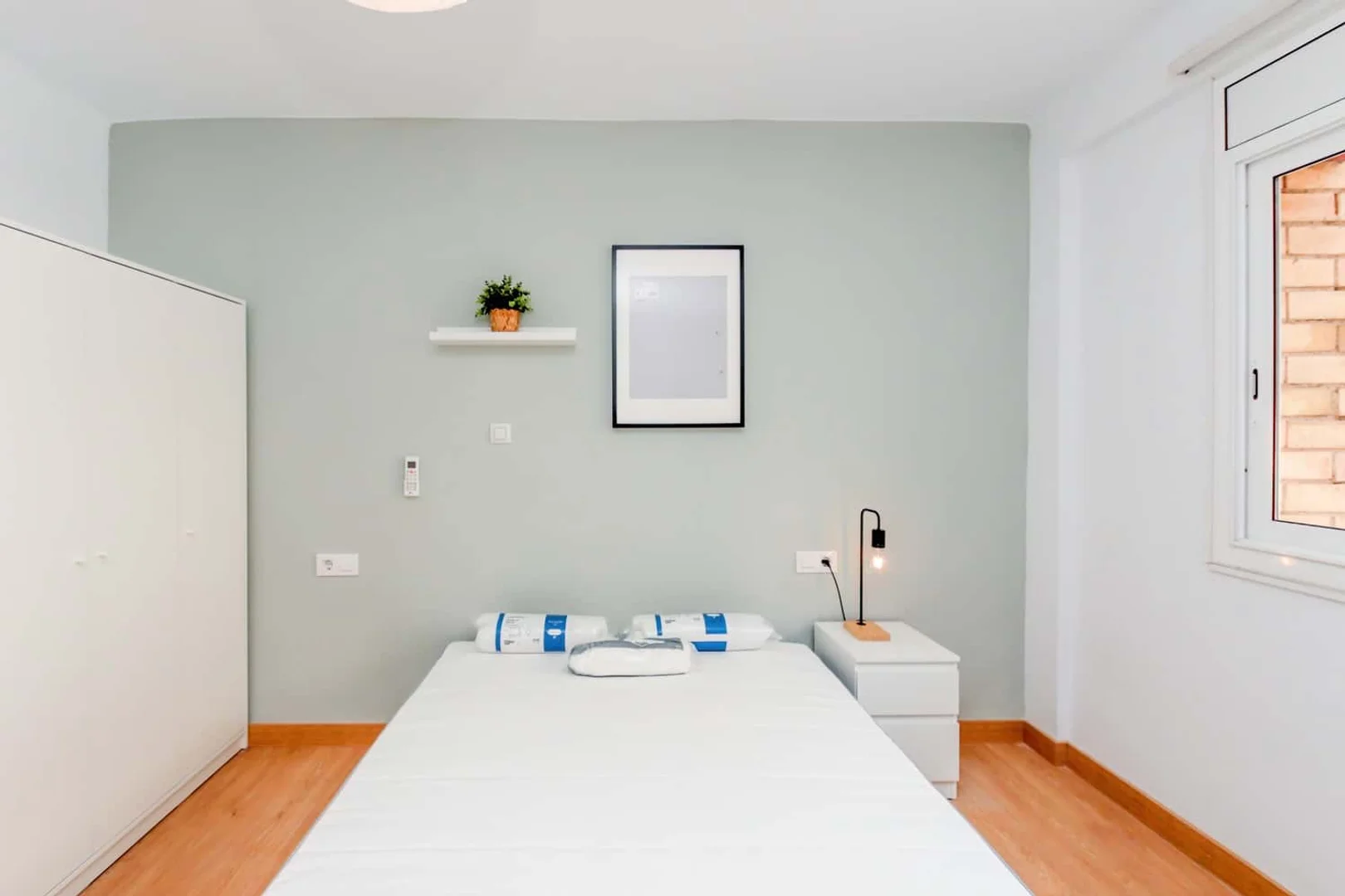 Habitación estudiantil económica cerca del campus en 