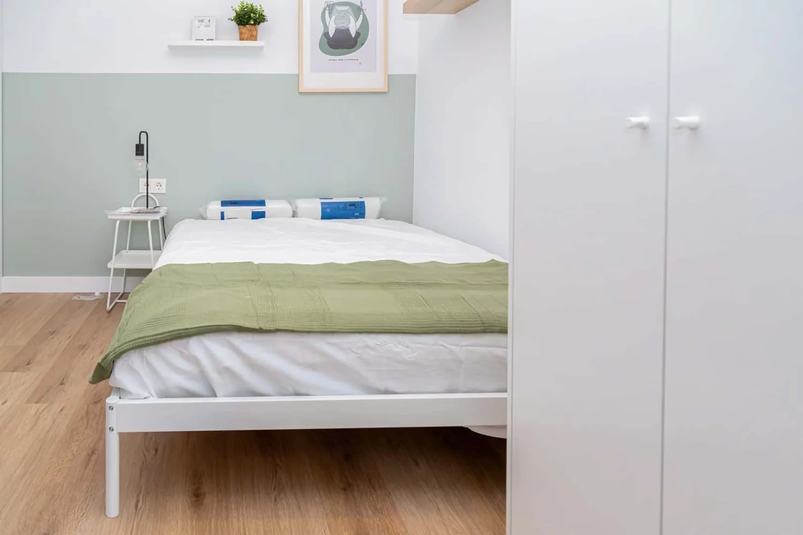 Habitación estudiantil económica cerca del campus en