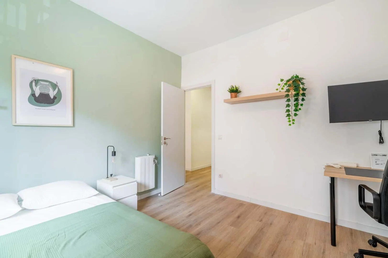 Zimmer in Studentenwohnung in  zu vermieten, voll möbliert
