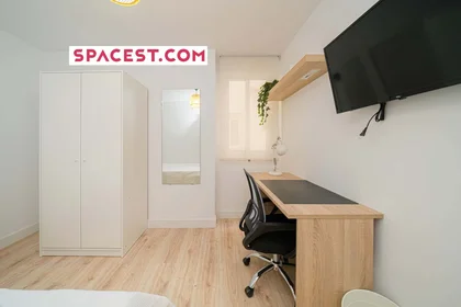 Private room at C. Antonio Pascual Quiles, 5, 2º, 03201 Elx, Alicante, Spain, image 1 of 10