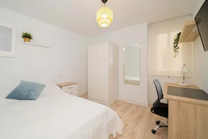 Private room at C. Antonio Pascual Quiles, 5, 2º, 03201 Elx, Alicante, Spain, image 3 of 29