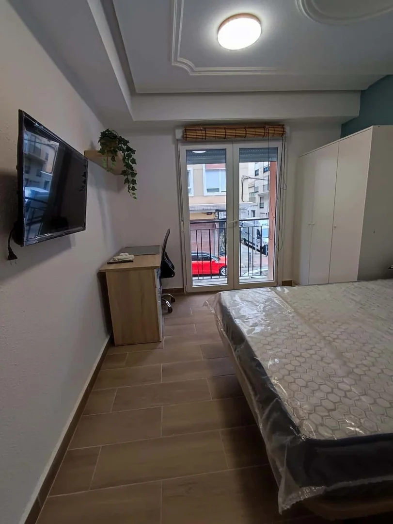 Cozy room for students available in 