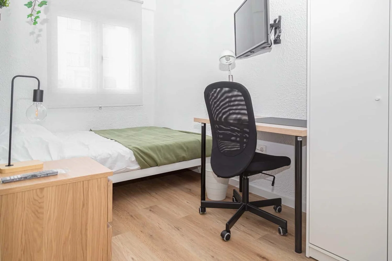 Camera per studenti in  con area studio e servizi in comune