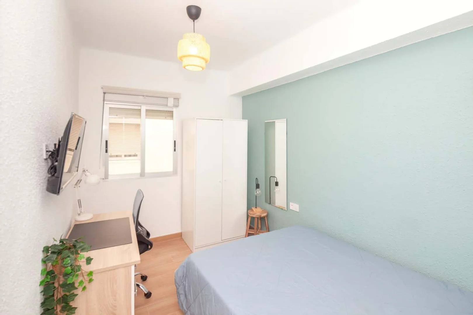 Habitación estudiantil económica con ubicación conveniente en 