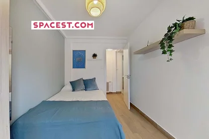 Prywatny pokój C. de Sevilla, 13, piso 1-f, 50006 Zaragoza, Spain, obraz 1 10