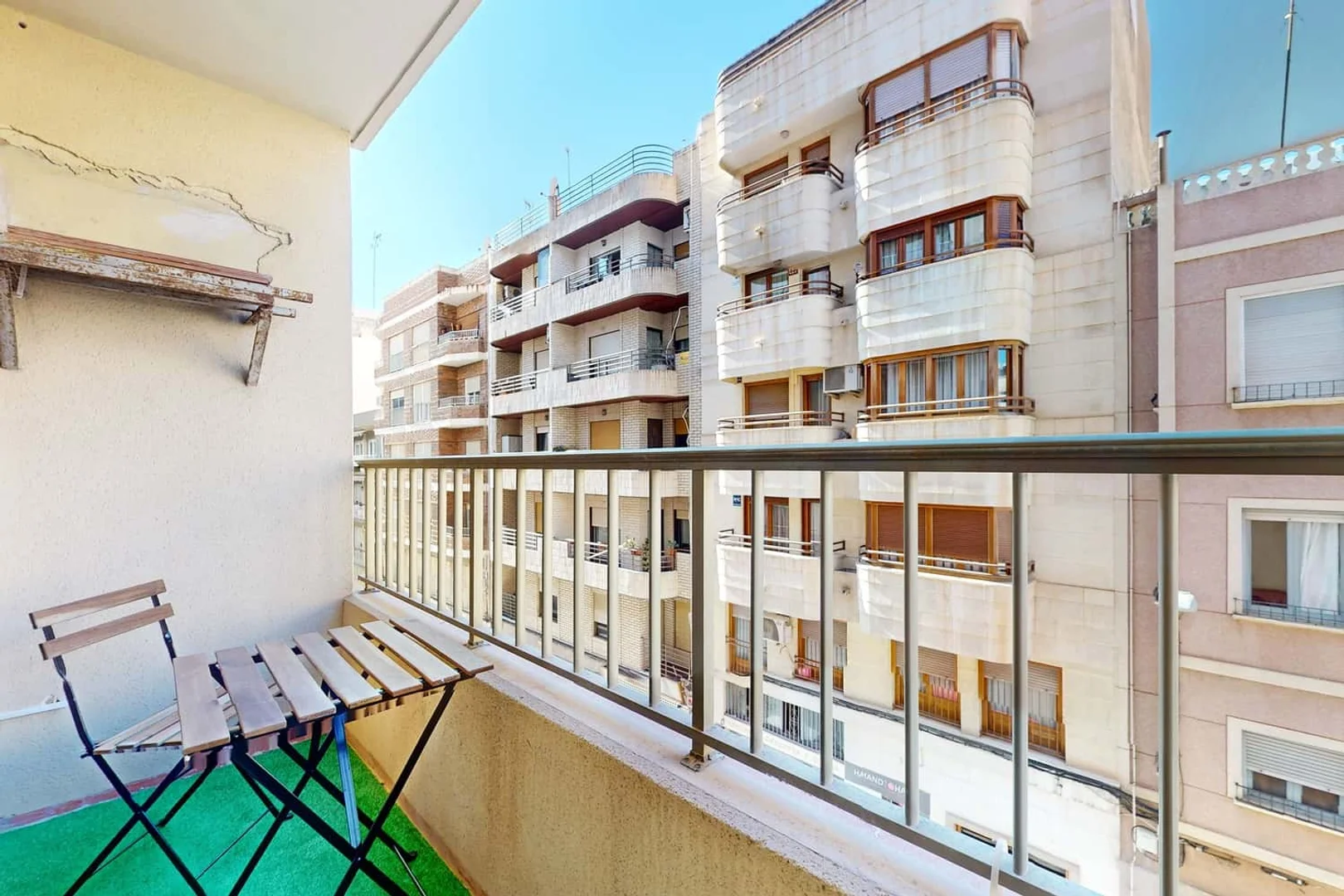 'de öğrenci dairesinde, tamamen mobilyalı kiralık oda