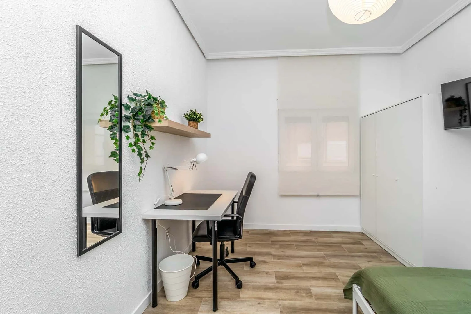 Chambre conviviale pour les étudiants dans  avec des équipements modernes