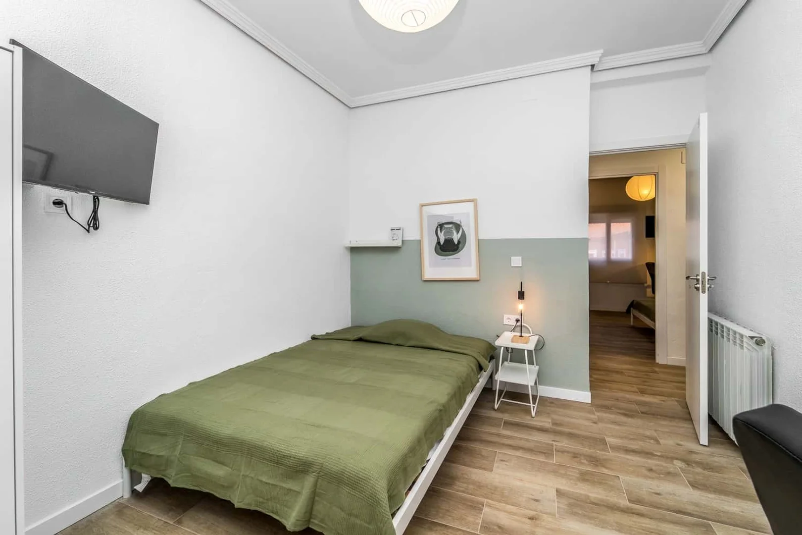 Chambre confortable pour étudiants disponible dans 