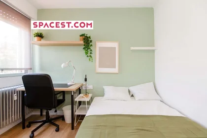 Private room at C. Nardo, 10, 4º a, 28803 Alcalá de Henares, Madrid, Spain, image 1 of 10