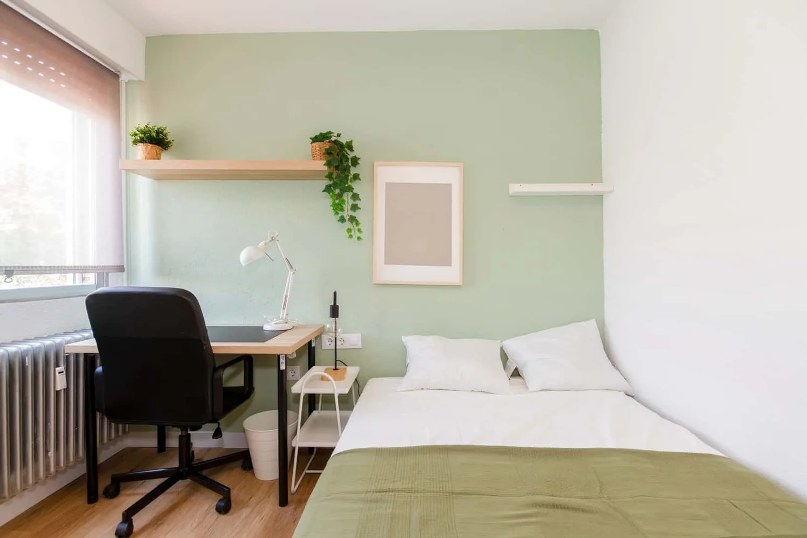 Habitación acogedora para estudiantes disponible en 