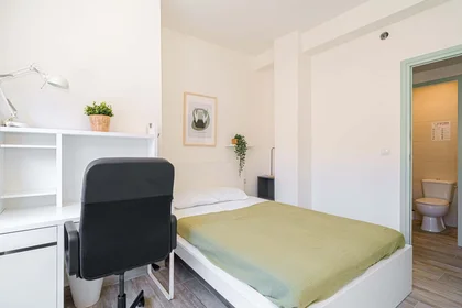 Özel oda konumu C. de Crevillente, 19, 3º 5, 03012 Alicante (Alacant), Alicante, Spain, 2 24 görüntüsü