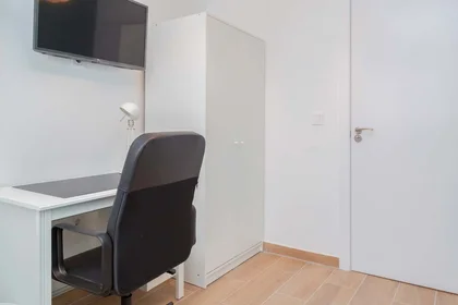 Quarto privado em C. de Las Navas de Tolosa, 46, 3º puerta a, Delicias, 50010 Zaragoza, Spain, imagem 1 de 10