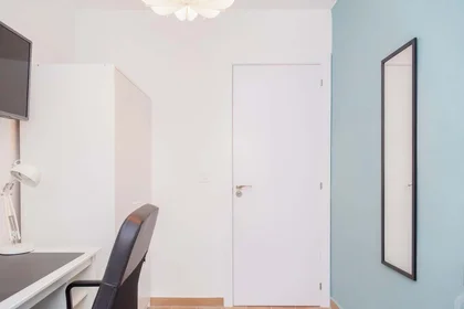 Quarto privado em C. de Las Navas de Tolosa, 46, 3º puerta a, Delicias, 50010 Zaragoza, Spain, imagem 2 de 35