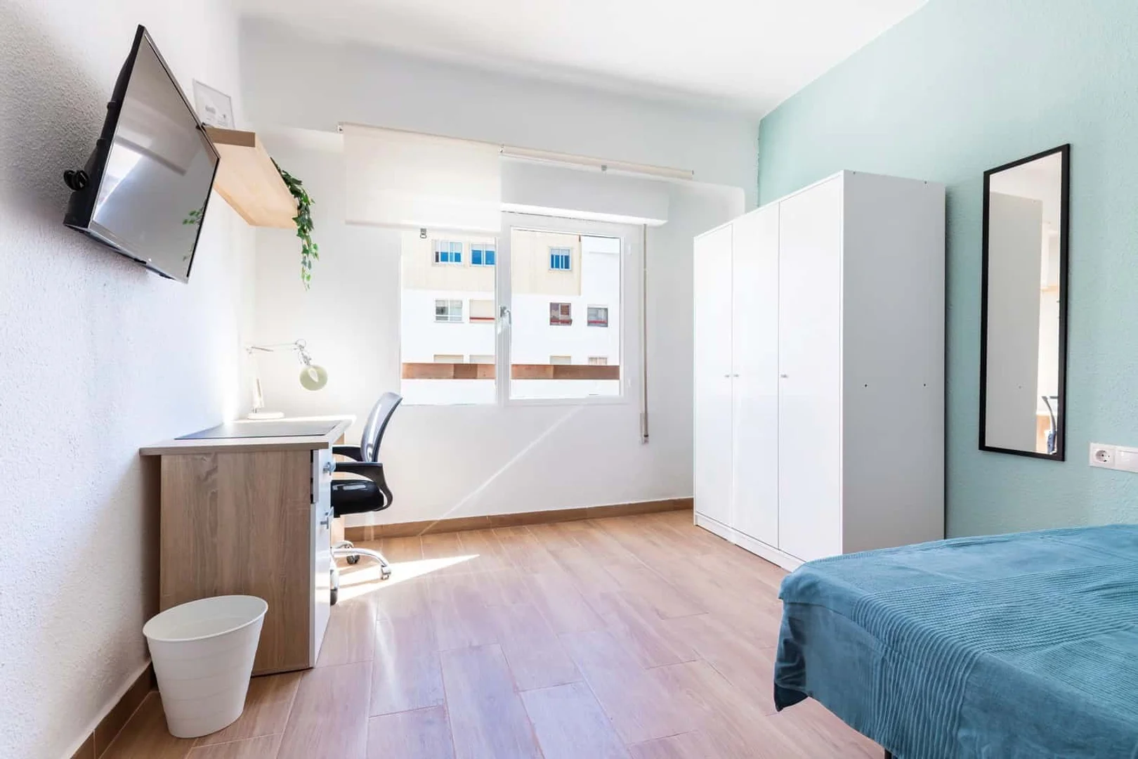 Habitación estudiantil económica con ubicación conveniente en 