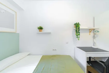 Privatzimmer in der C. Sta. Maria Mazzarelo, 19, 1º c, 03007 Alicante (Alacant), Alicante, Spain, bild 1 von 10