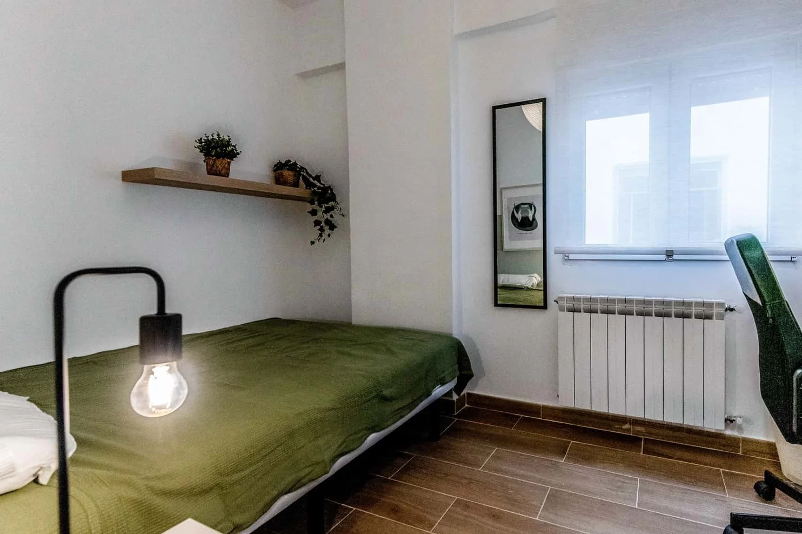 Habitación acogedora para estudiantes disponible en 