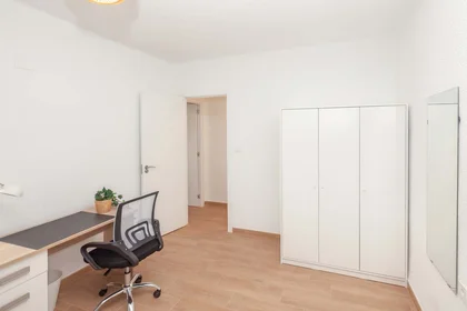 Habitación privada en Av. de l'Alcora, 11, 12006 Castelló de la Plana, Castelló, Spain, imagen 4 de 34