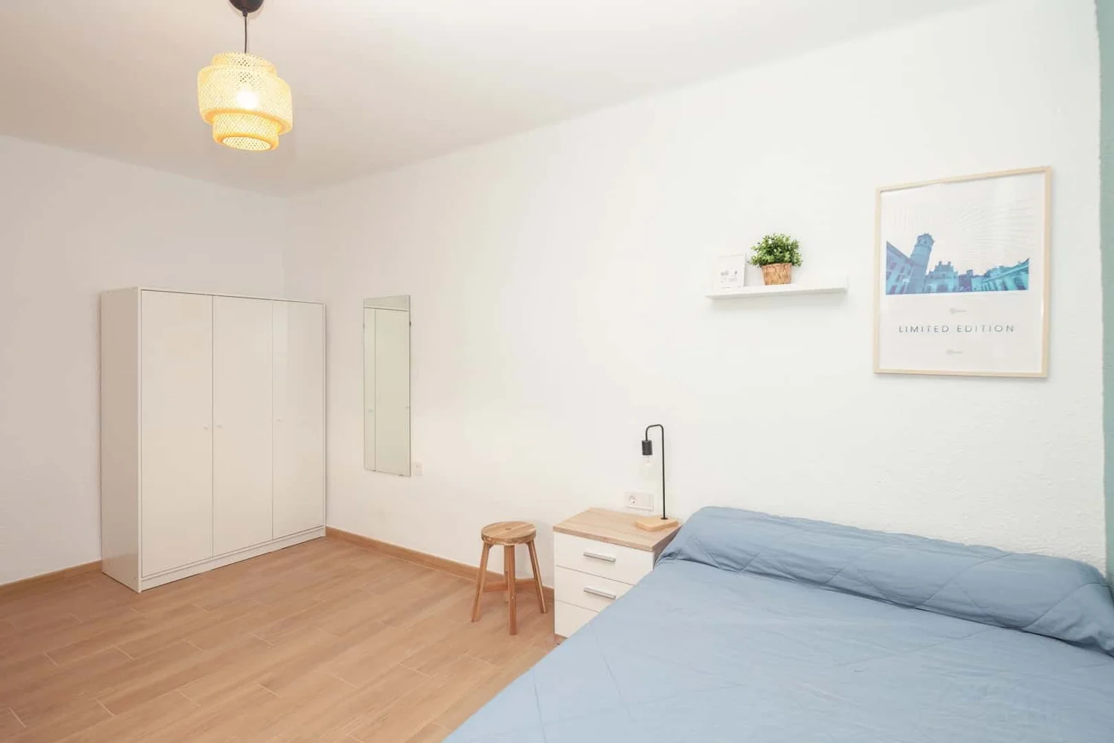 Habitación para estudiantes en  con área de estudio y facilidades compartidas