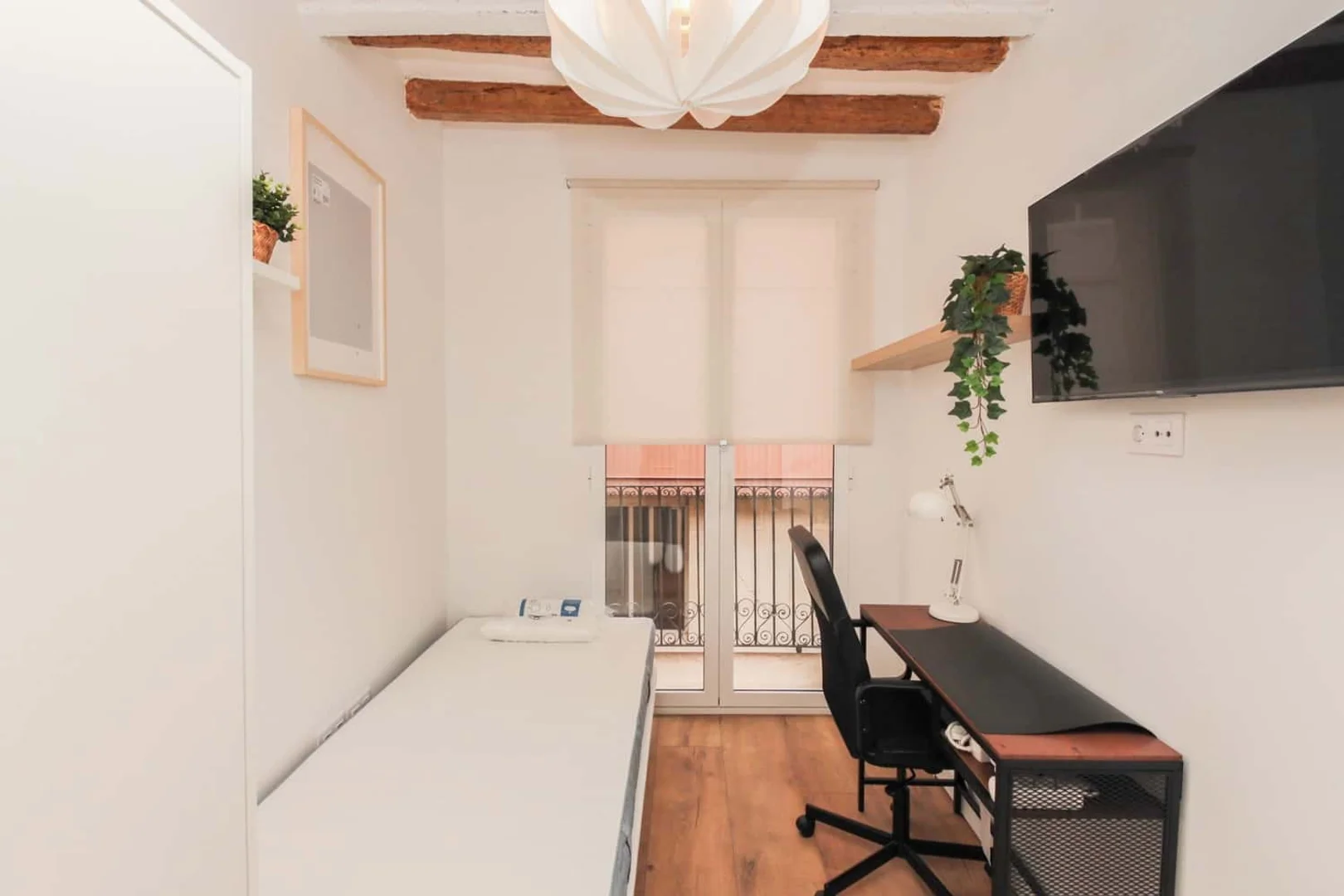Habitación estudiantil económica cerca del campus en 