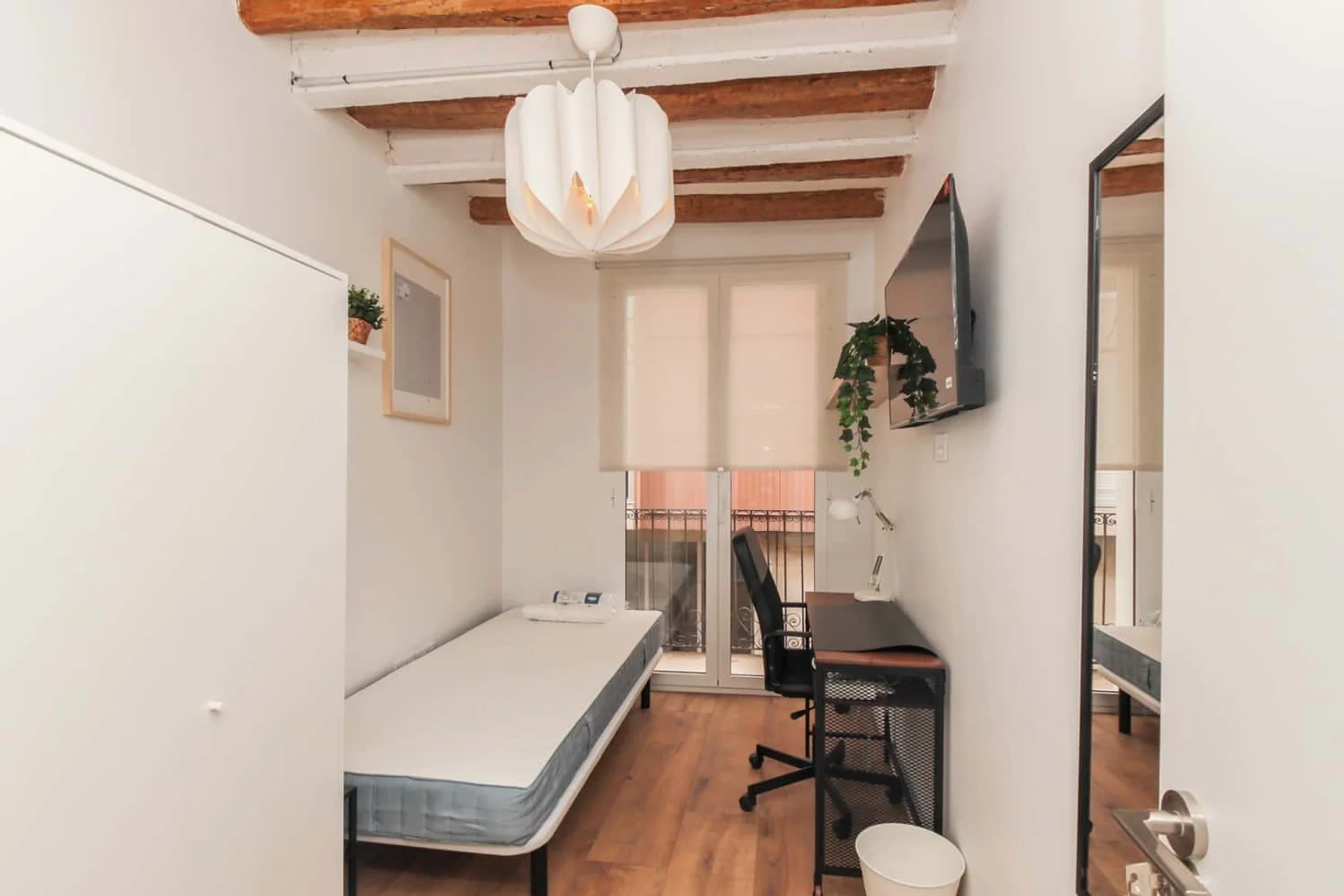 Habitación para estudiantes en  con área de estudio y facilidades compartidas