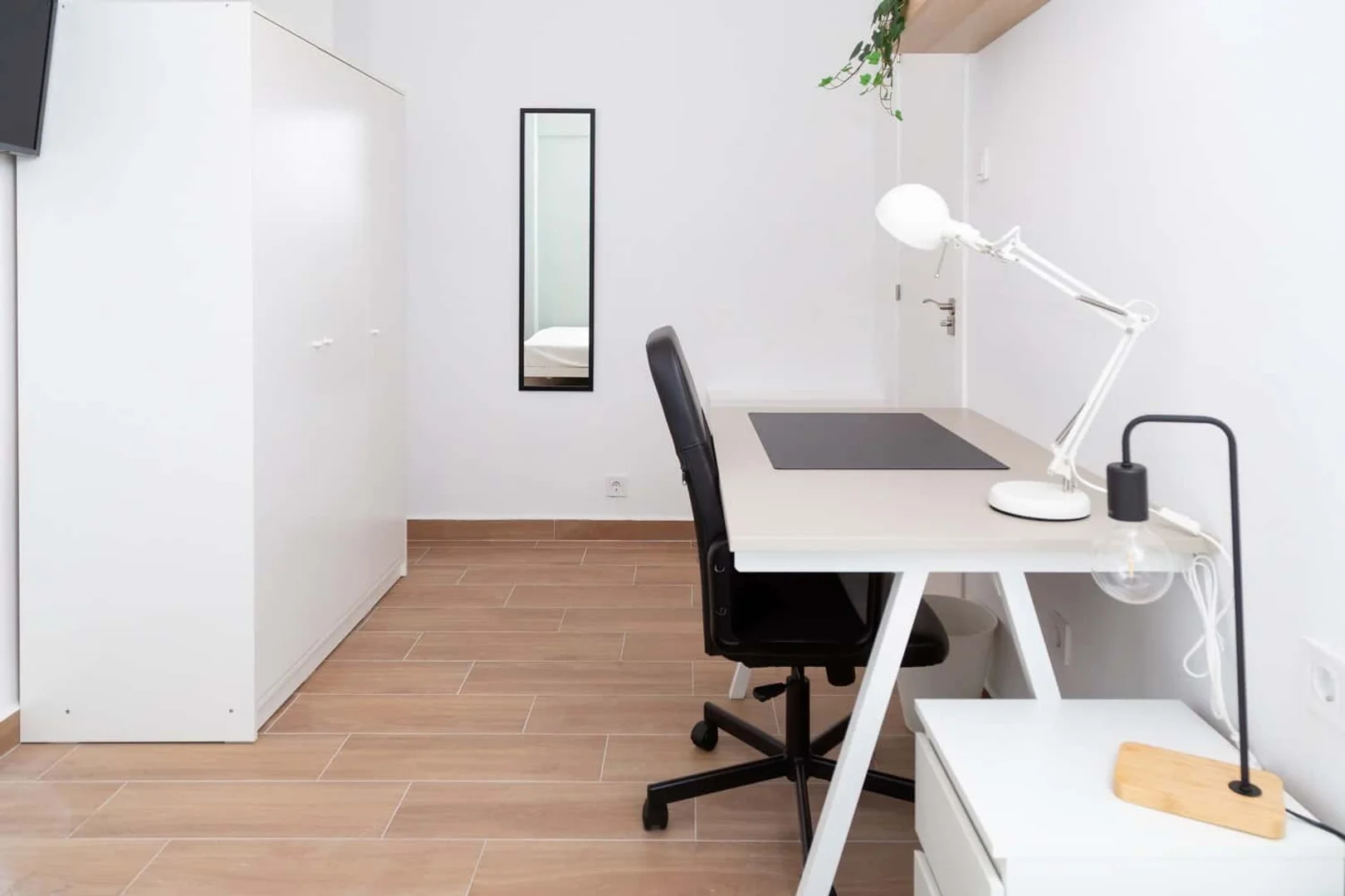 'de öğrenci dairesinde, tamamen mobilyalı kiralık oda