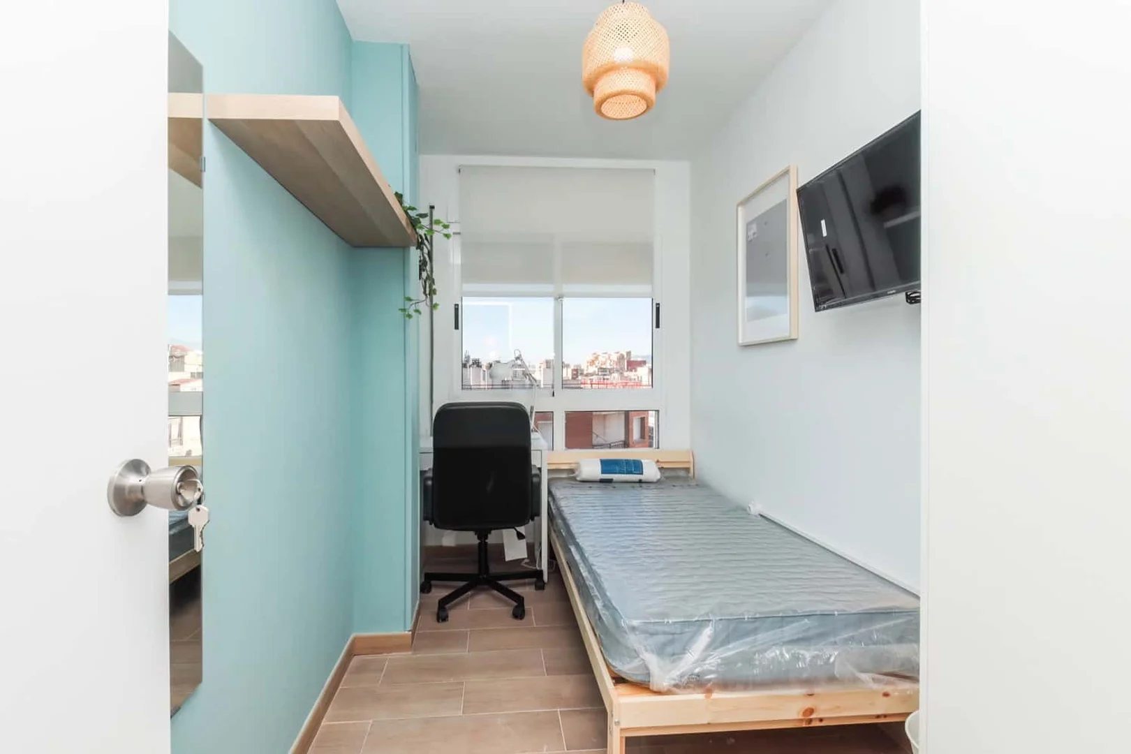 Habitación estudiantil económica con ubicación conveniente en 