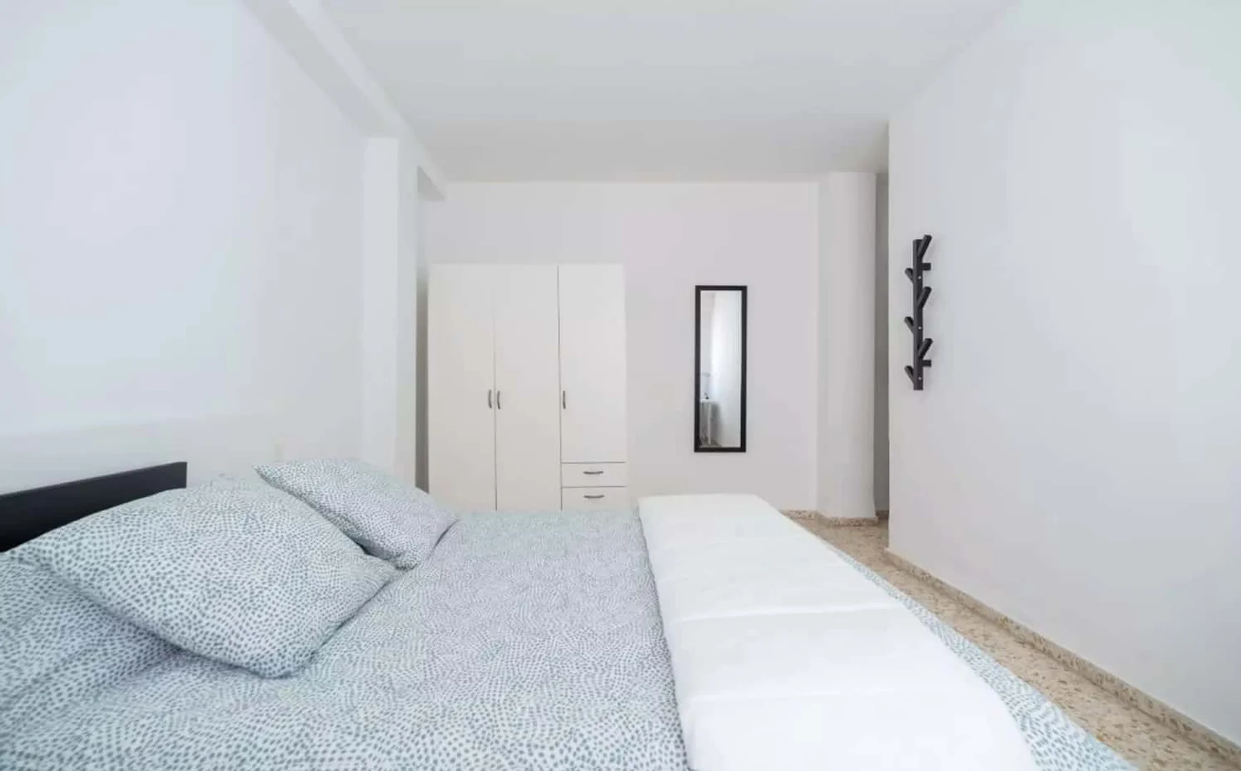 Budget-friendly student room close to campus in 