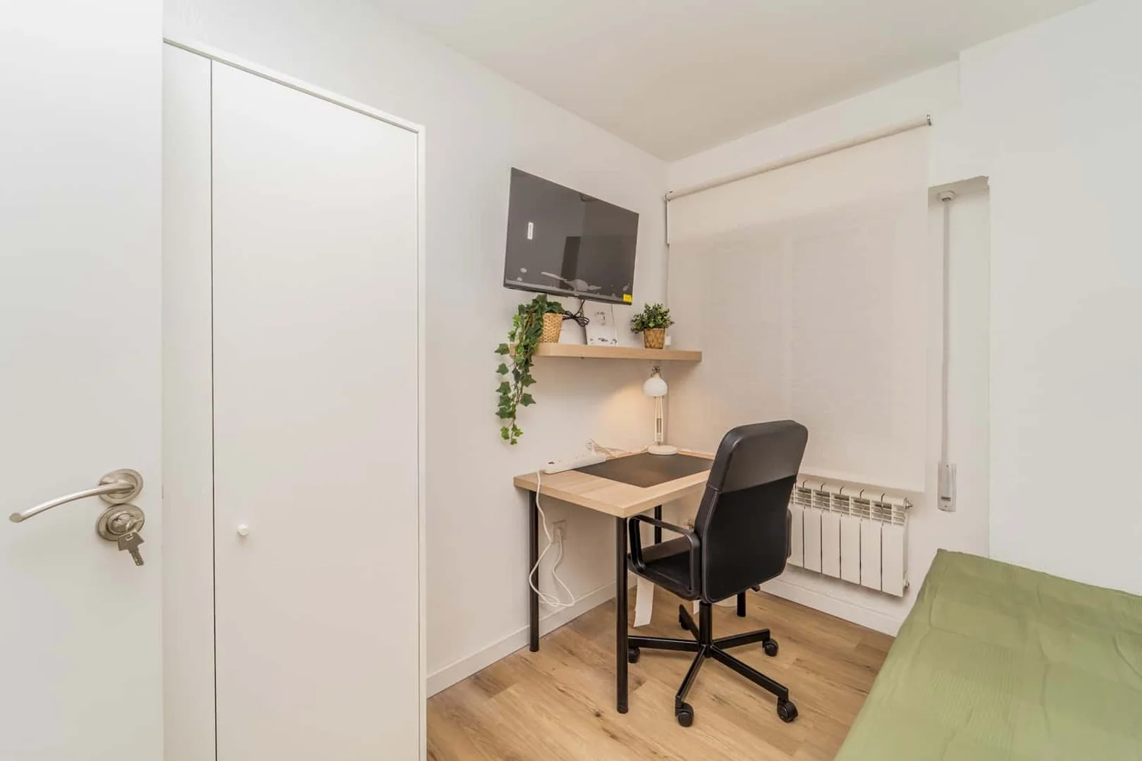 Chambre confortable pour étudiants disponible dans 